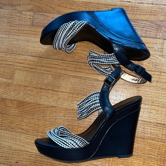 BCBGeneration Black & White Wedges - Picture 6 of 12